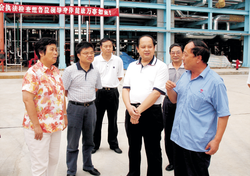 2008年9月10日，湖北省人大常委副主任蔣大國來公司，對公司《勞動合同法》實施情況進(jìn)行檢查